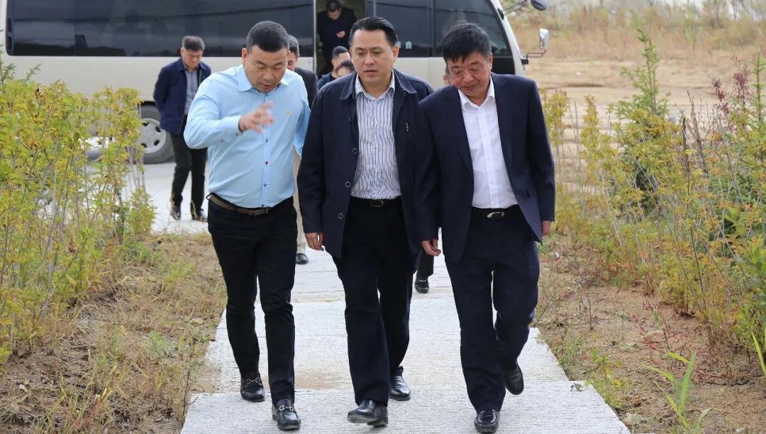 廣西岑溪市委書記羅偉雄一行蒞臨中國北部(蛟河)石材循環(huán)經(jīng)濟產(chǎn)業(yè)園考察