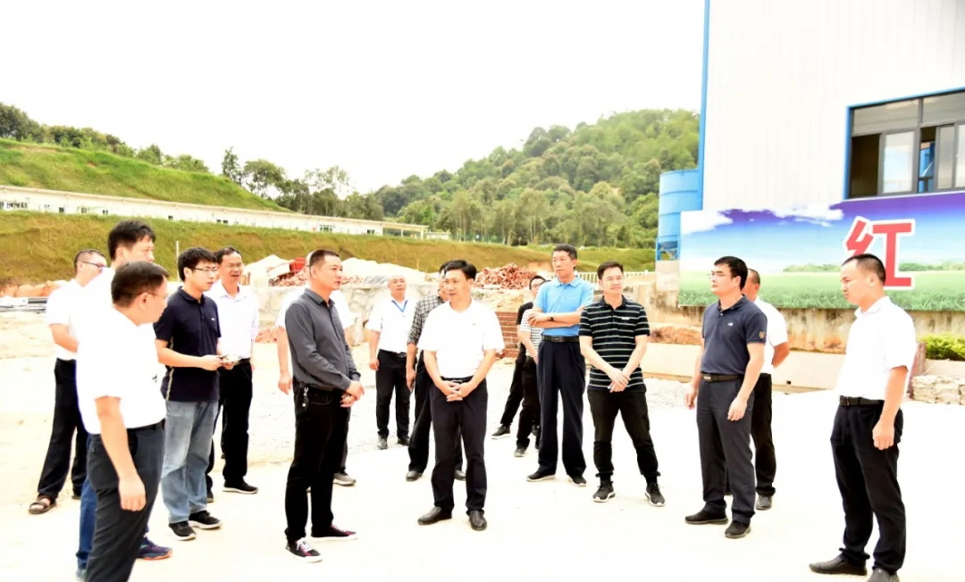 永定區(qū)委書記帶隊(duì)調(diào)研龍湖保護(hù)與開發(fā)和永定紅石材循環(huán)經(jīng)濟(jì)產(chǎn)業(yè)園建設(shè)情況