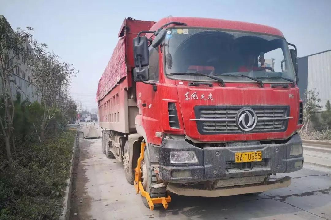 湖北麻城成立專班整治石材產(chǎn)業(yè)貨運(yùn)車輛，6家企業(yè)被下達(dá)責(zé)令整改通知書