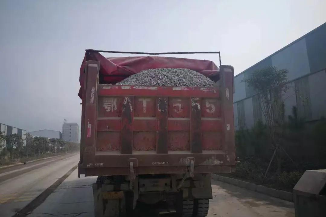 湖北麻城成立專班整治石材產(chǎn)業(yè)貨運(yùn)車輛，6家企業(yè)被下達(dá)責(zé)令整改通知書