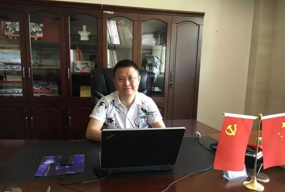 福建萬(wàn)龍金剛石工具有限公司生產(chǎn)總監(jiān)吳阿寧獲得了“全國(guó)勞動(dòng)模范”稱(chēng)號(hào)