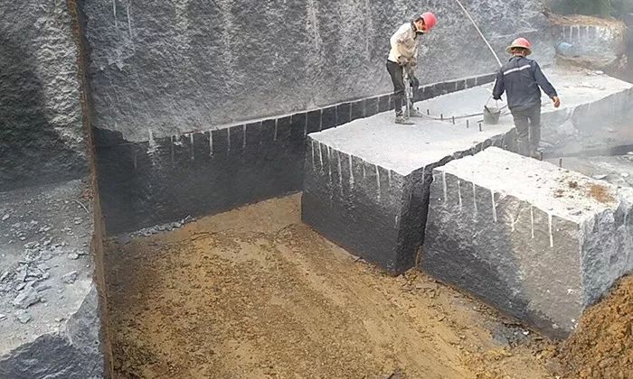 四川宜賓興文縣：以商招商，做強(qiáng)石材產(chǎn)業(yè)，附礦山圖片