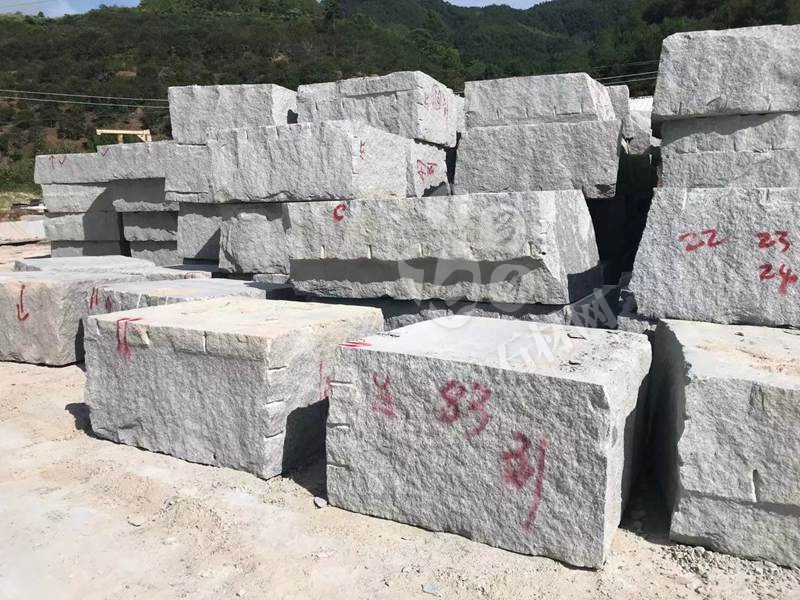 【恒泰吉石材】經(jīng)營泰寧珍珠蘭(福建藍寶石)、五彩紅、自有大型礦山