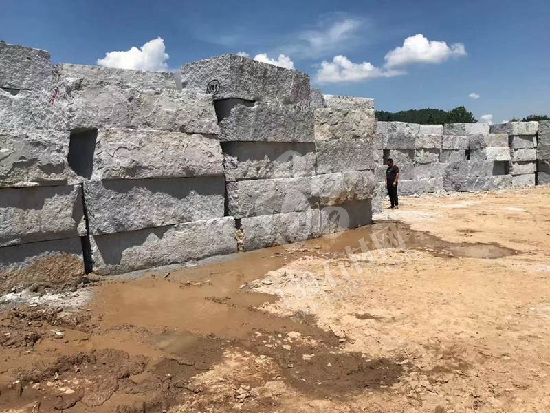 【恒泰吉石材】經(jīng)營泰寧珍珠蘭(福建藍寶石)、五彩紅、自有大型礦山