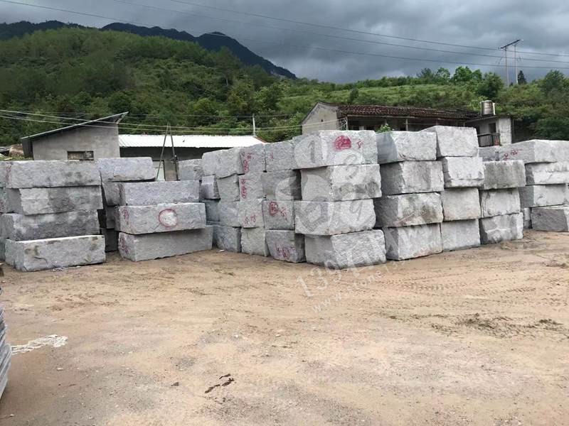 【恒泰吉石材】經(jīng)營泰寧珍珠蘭(福建藍寶石)、五彩紅、自有大型礦山