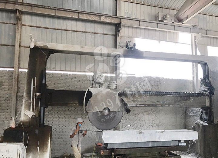 【南陽(yáng)金泰石業(yè)】主營(yíng)河南黃金麻、河南黃銹石方城芝麻白花崗巖園林工程配套用石