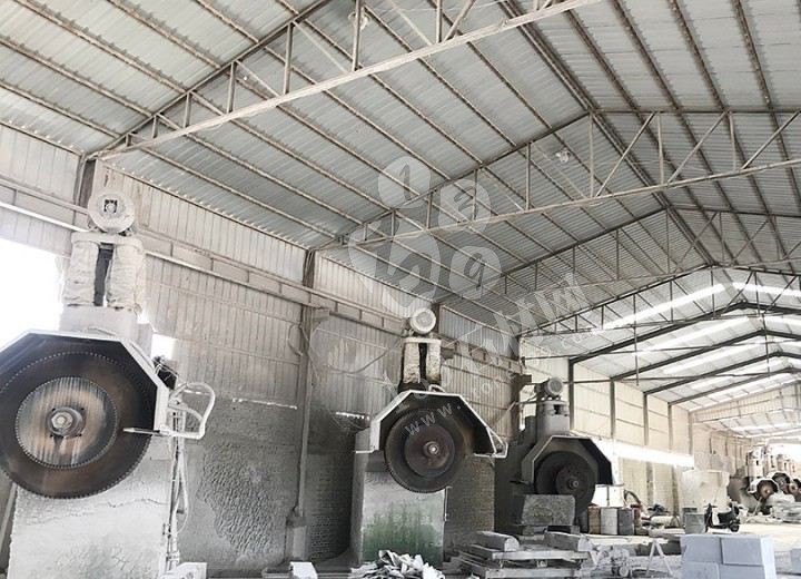 【南陽(yáng)金泰石業(yè)】主營(yíng)河南黃金麻、河南黃銹石方城芝麻白花崗巖園林工程配套用石