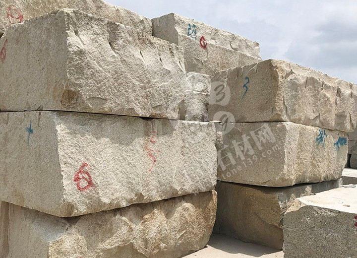 【南陽(yáng)金泰石業(yè)】主營(yíng)河南黃金麻、河南黃銹石方城芝麻白花崗巖園林工程配套用石