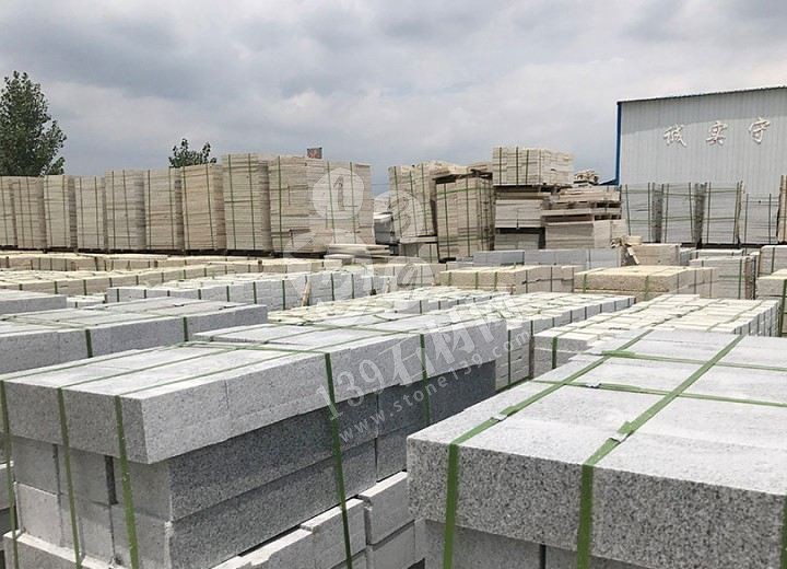 【南陽(yáng)金泰石業(yè)】主營(yíng)河南黃金麻、河南黃銹石方城芝麻白花崗巖園林工程配套用石