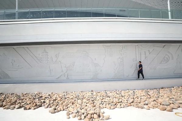 太驚艷！晉江市中運(yùn)主場館這座大型石雕亮相啦！