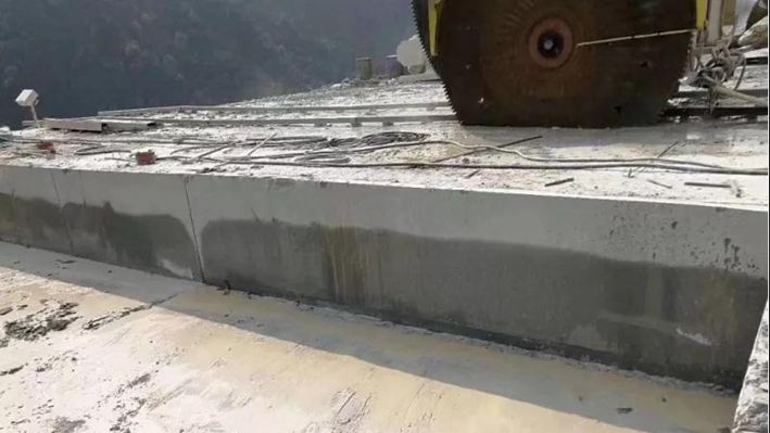 廣西青石桂林龍勝縣輝綠巖石材礦山及超大荒料欣賞！