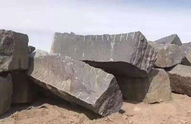 內(nèi)蒙古烏拉特中旗聯(lián)社與當(dāng)?shù)厥男袠I(yè)商會初步達(dá)成信貸合作意向，附黑石產(chǎn)品欣賞！