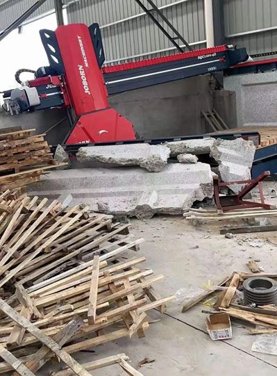 麻城石材工人砸廠事件持續(xù)發(fā)酵，警方已介入調(diào)查！兩敗俱傷，得不償失！