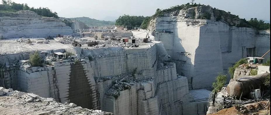 遼寧省莊河市太平嶺鄉(xiāng)青林村花崗巖：芝麻白G603石材欣賞