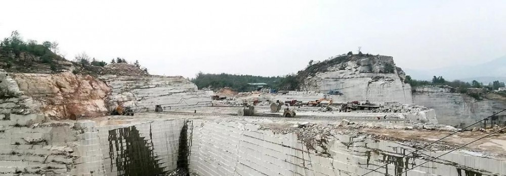 遼寧省莊河市太平嶺鄉(xiāng)青林村花崗巖：芝麻白G603石材欣賞