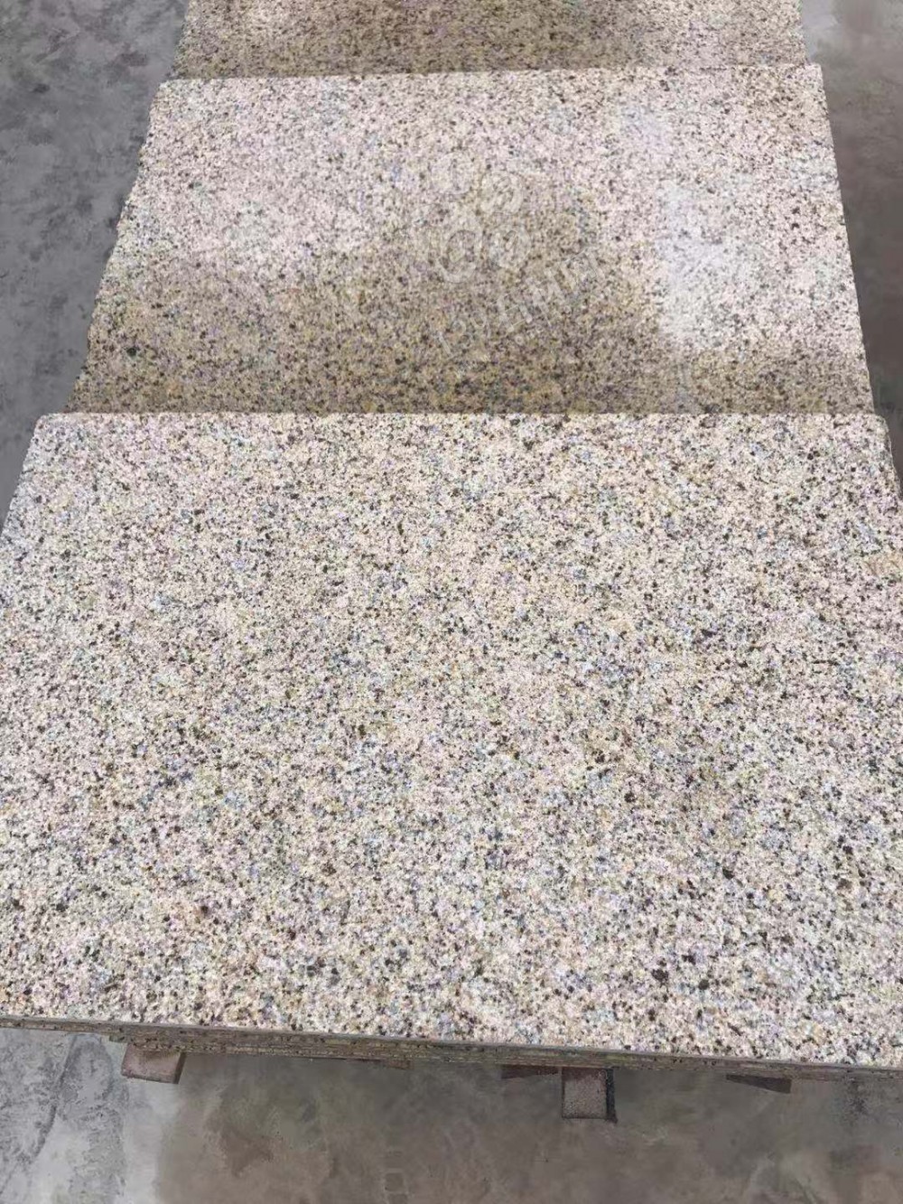 江西金黃色花崗巖產(chǎn)品系列（新卡麥、菊花黃、黃銹石、黃金麻）介紹