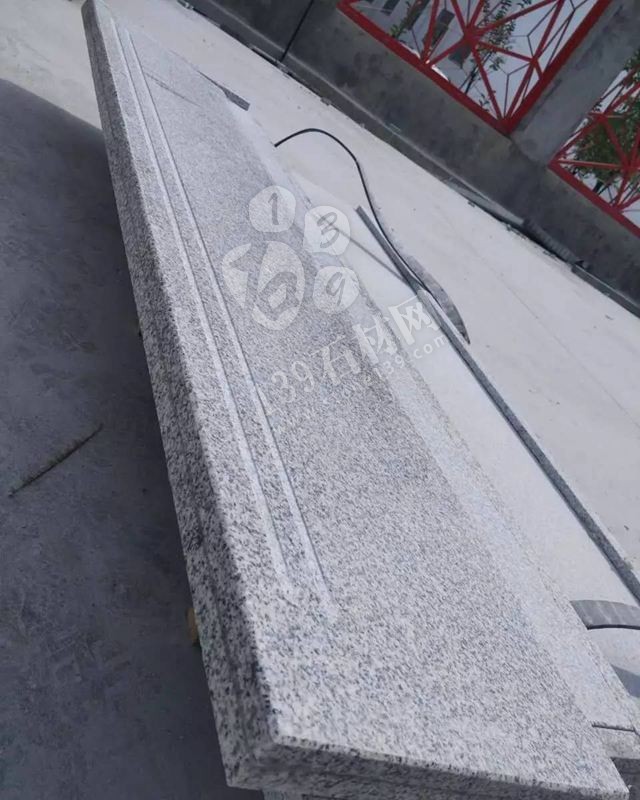 麻城張順利石材廠主要經營湖北芝麻白、芙蓉白環(huán)境石，地鋪石，路延石，小方石