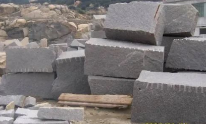 石材礦山開采工藝與設(shè)備解析